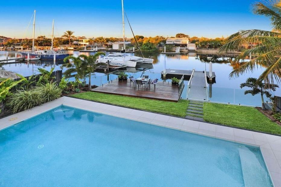 Waterfront Home Bordering Mooloolaba Buddina Exterior photo