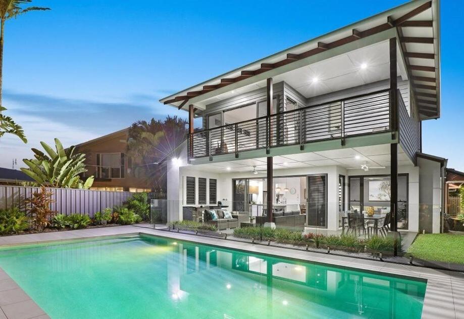 Waterfront Home Bordering Mooloolaba Buddina Exterior photo