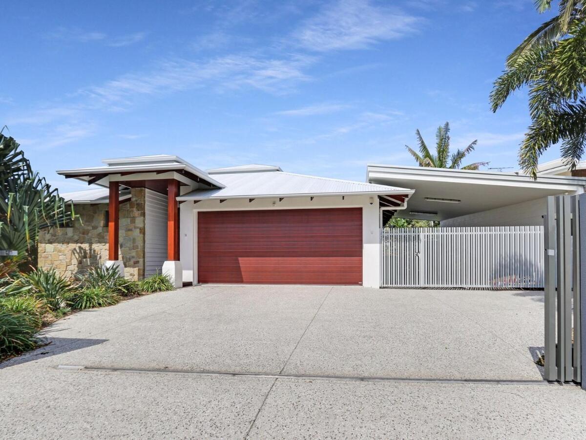 Waterfront Home Bordering Mooloolaba Buddina Exterior photo