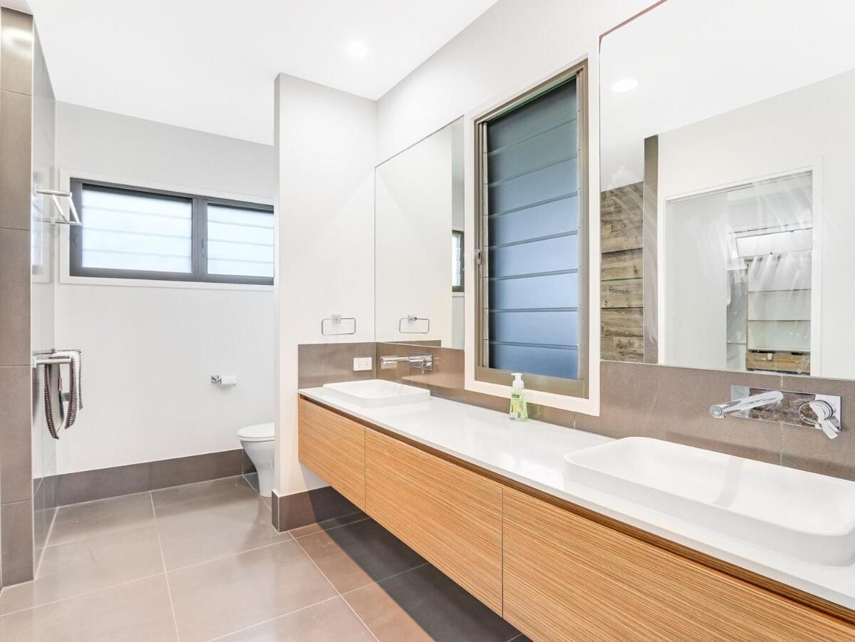Waterfront Home Bordering Mooloolaba Buddina Exterior photo
