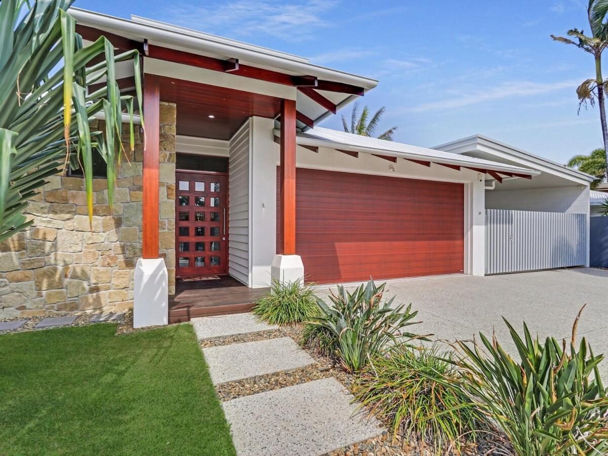 Waterfront Home Bordering Mooloolaba Buddina Exterior photo