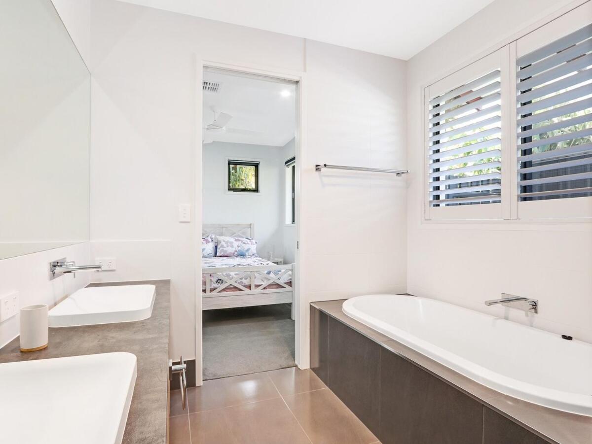 Waterfront Home Bordering Mooloolaba Buddina Exterior photo
