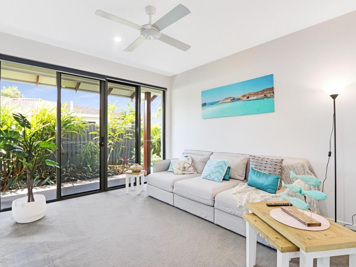 Waterfront Home Bordering Mooloolaba Buddina Exterior photo