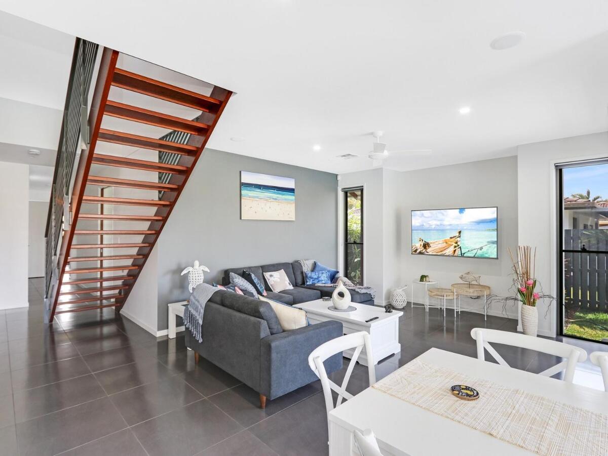 Waterfront Home Bordering Mooloolaba Buddina Exterior photo