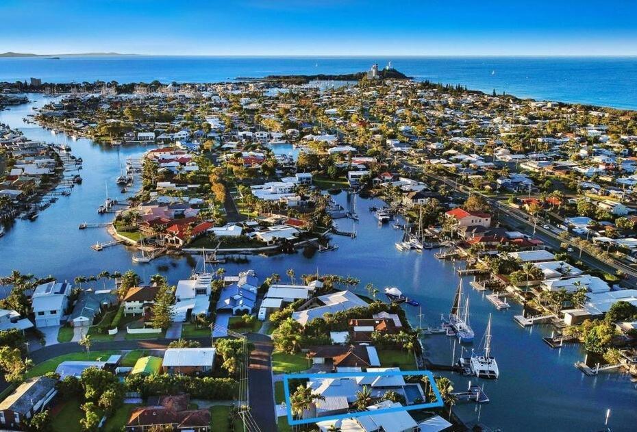 Waterfront Home Bordering Mooloolaba Buddina Exterior photo