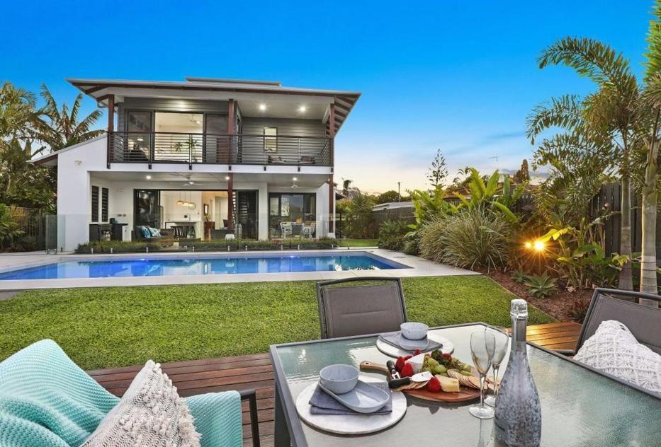 Waterfront Home Bordering Mooloolaba Buddina Exterior photo